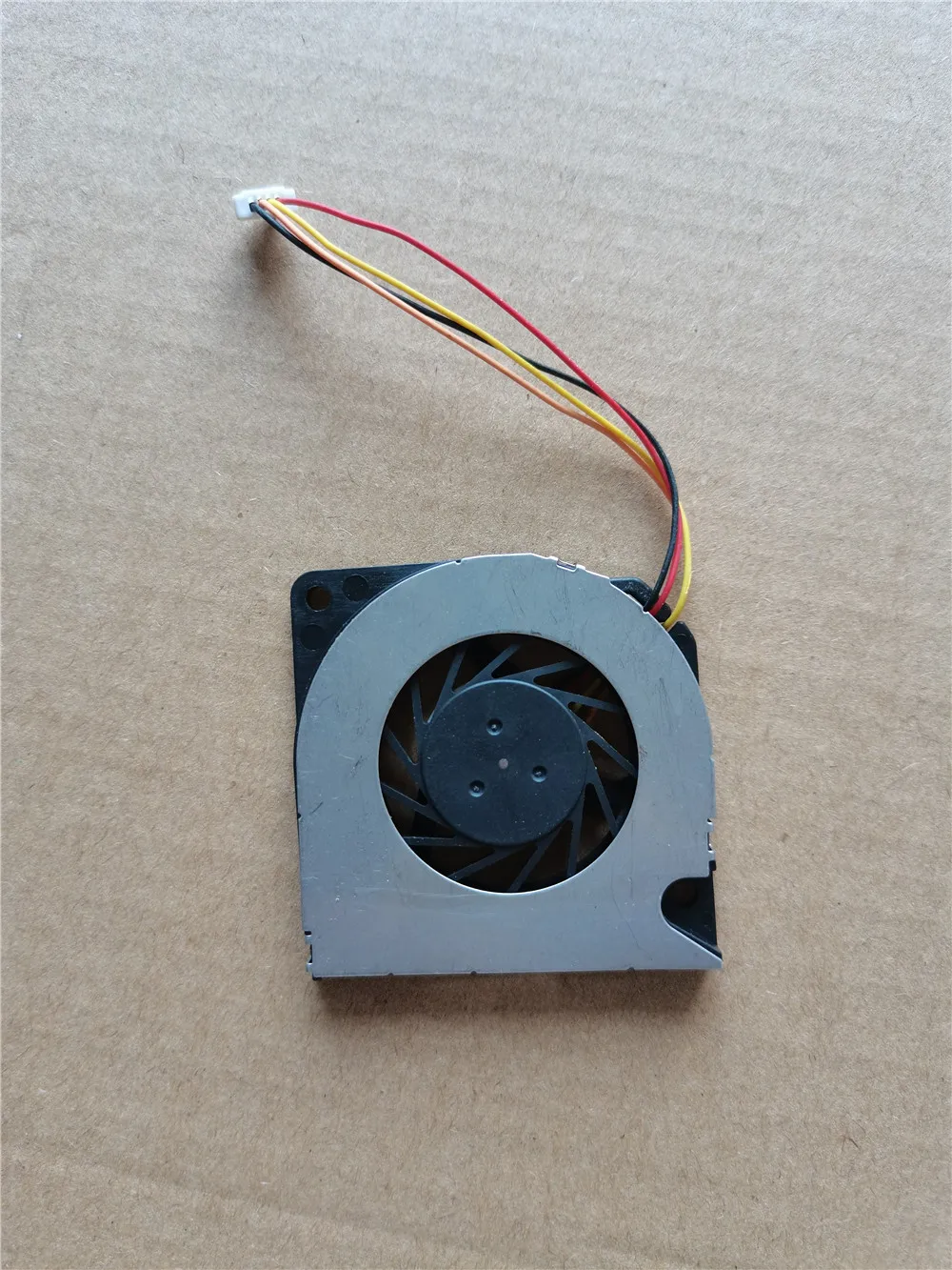 الأصلي مروحة تبريد وحدة المعال - مراجعة Cpu Cooler وسعره